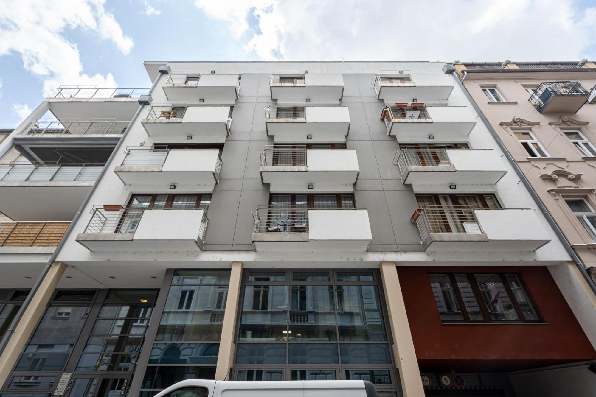 Home Of Serenity - 2 Bdr, Free Parking And Terrace Budapeşte Dış mekan fotoğraf